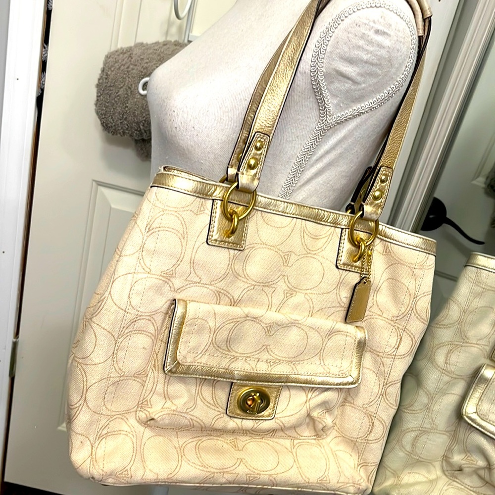 Coach shoulder Bag